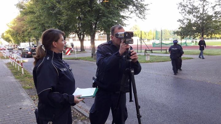 Geschwindigkeitskontrolle vor unserer Schule