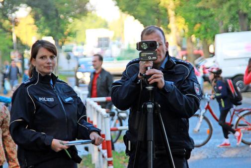 Polizei kontrolliert vor Schulen