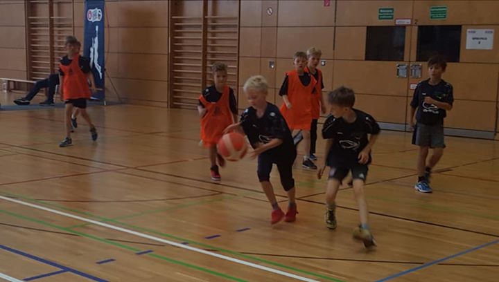 Waldgrundschüler im Basketballfieber

Mit vier Teams traten unsere Kinder der Ba…