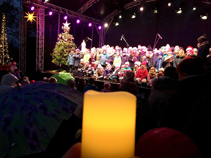 Adventssingen am Wasserturm

Vielen Dank an den Chor unter der Leitung von F. So…