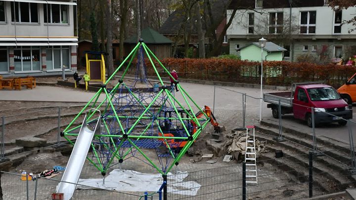 Und weiter geht’s mit dem Gerüstbau: