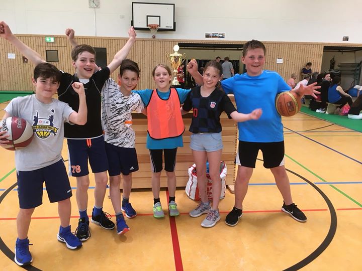 Erfolg in der ALBA- Grundschulliga Basketball

Heute belegten unsere Basketballe…