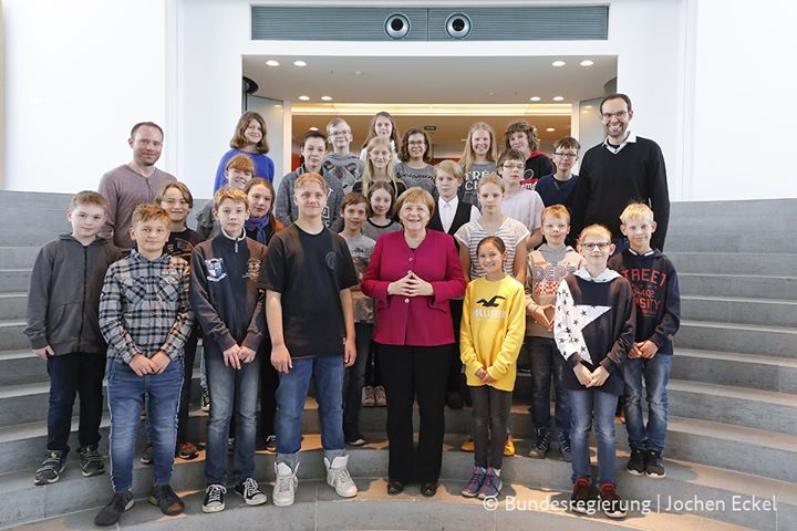 Im Mai besuchte die Klasse 6d das Bundeskanzleramt in Berlin. Die Kinder gewanne…